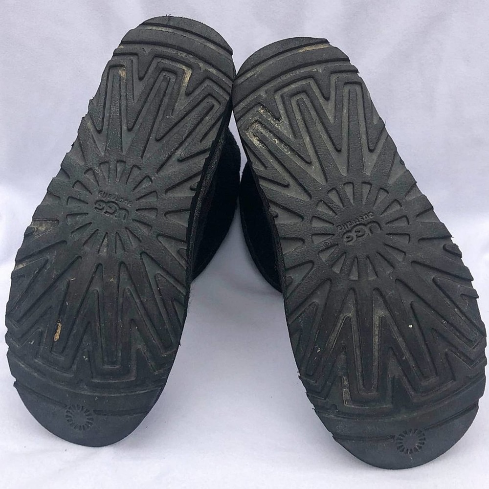 UGG Australia Mountain Black Quilted Short Boots - Picture 7 of 7